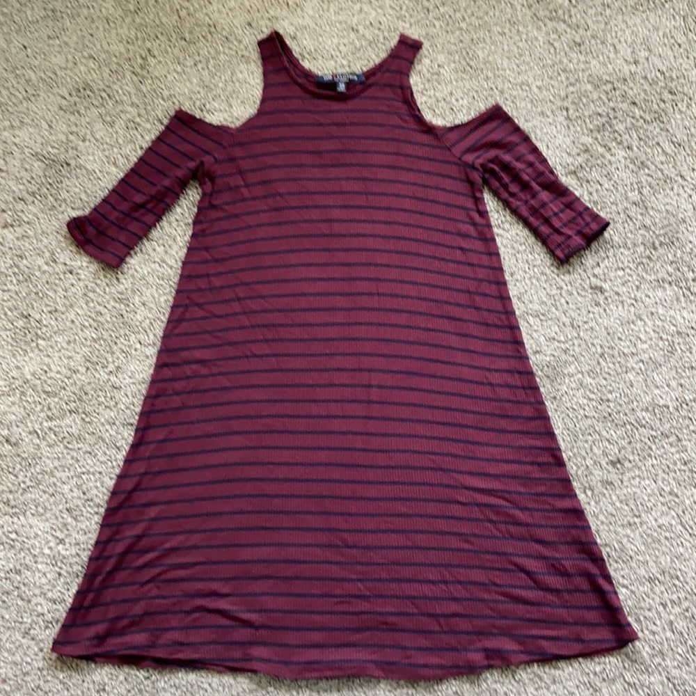 Shoulder cut out Women’s dress size extra small